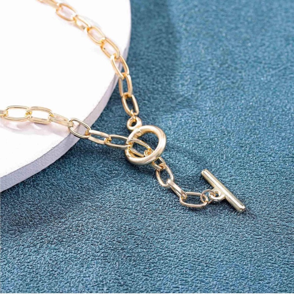 🧡🧡 NWT Paperclip Chain Minimalist Gold Toggle Necklace - Picture 3 of 5